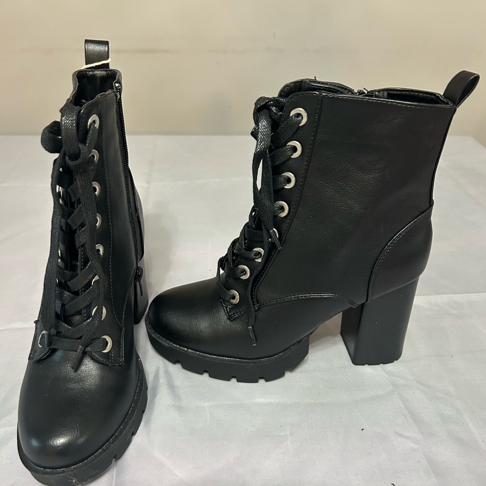 Black Chaka Boots
